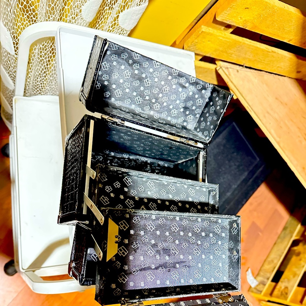 Black leather Caboodle